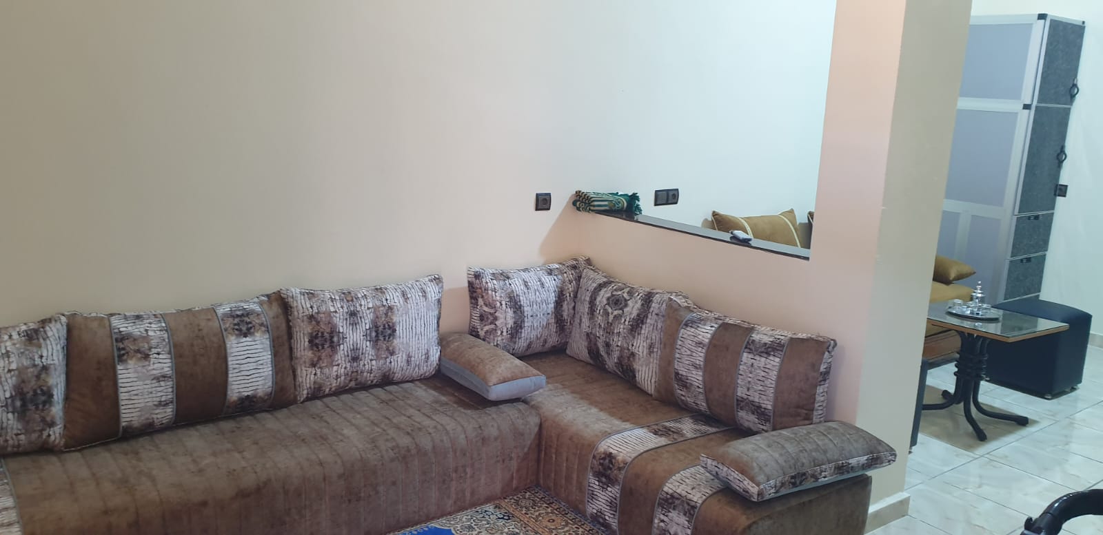 Apartment 1 salon