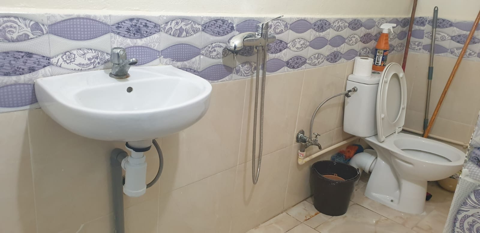 Apartment 1 bathroom